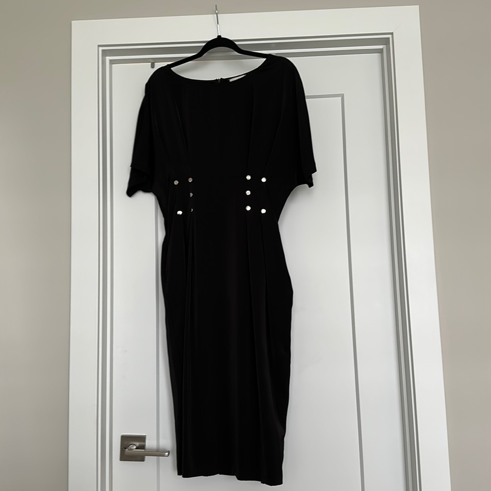 Lili Sidonio. Molly Bracken short sleeve dress with silver detail around waist